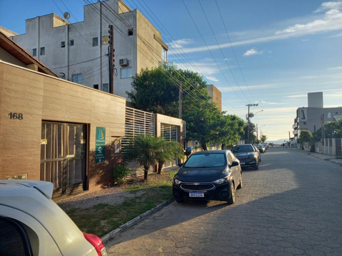 Itaigara 80 Metros Da Praia 邦比尼亚斯 外观 照片